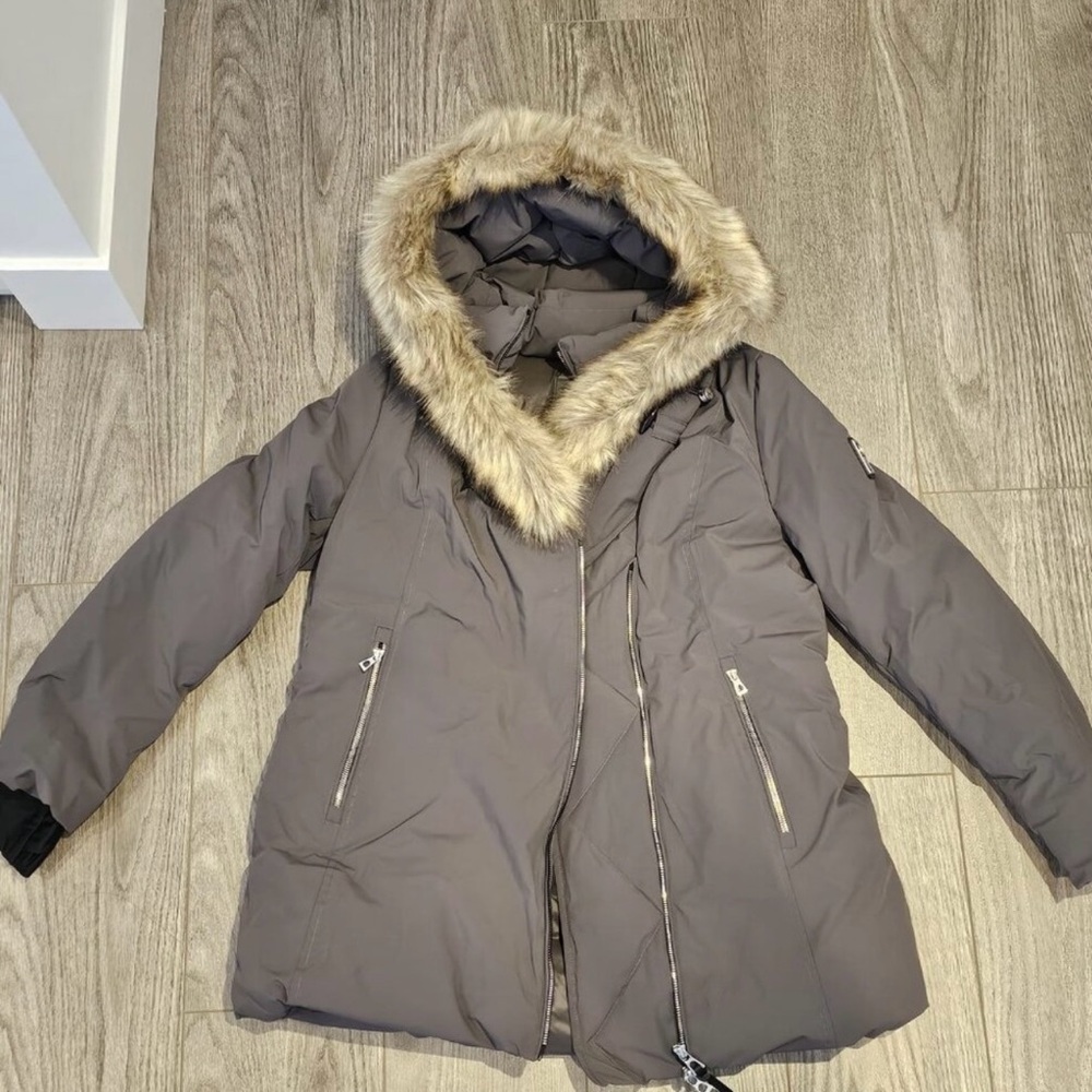 Women's Taupe Fur-Trimmed Hooded Puffer Jacket